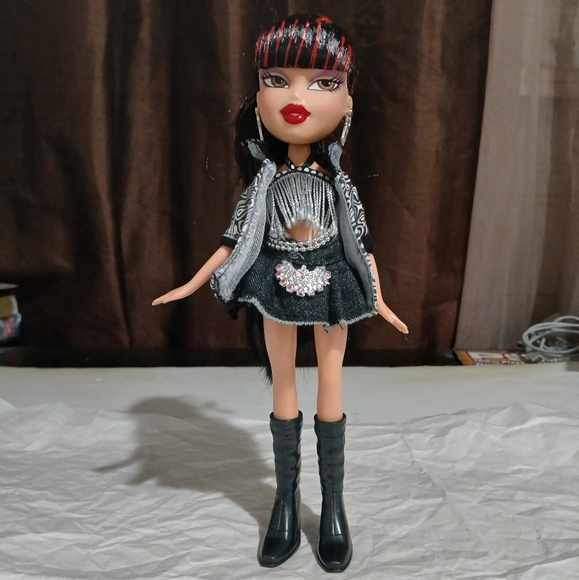Bratz Series 3 Tiana Doll - Picture 2 of 8